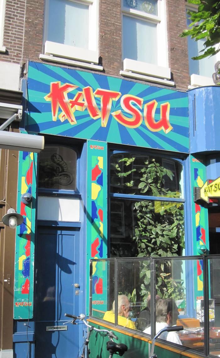 Außenbereich und Terrasse des Katsu