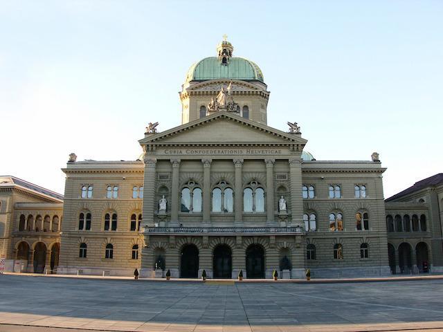 Schweizer Bundesrat spricht sich für Modellprojekte zu legalem Cannabis-Verkauf aus der Apotheke aus